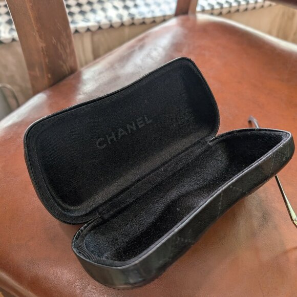 Chanel Pilot Sunglasses Designer Aviator Style with Glasses Quilted Black Case - Picture 11 of 11